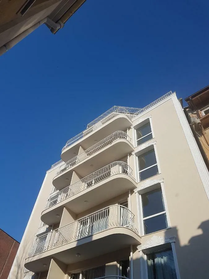 Студио High Rise Burgas Apartment